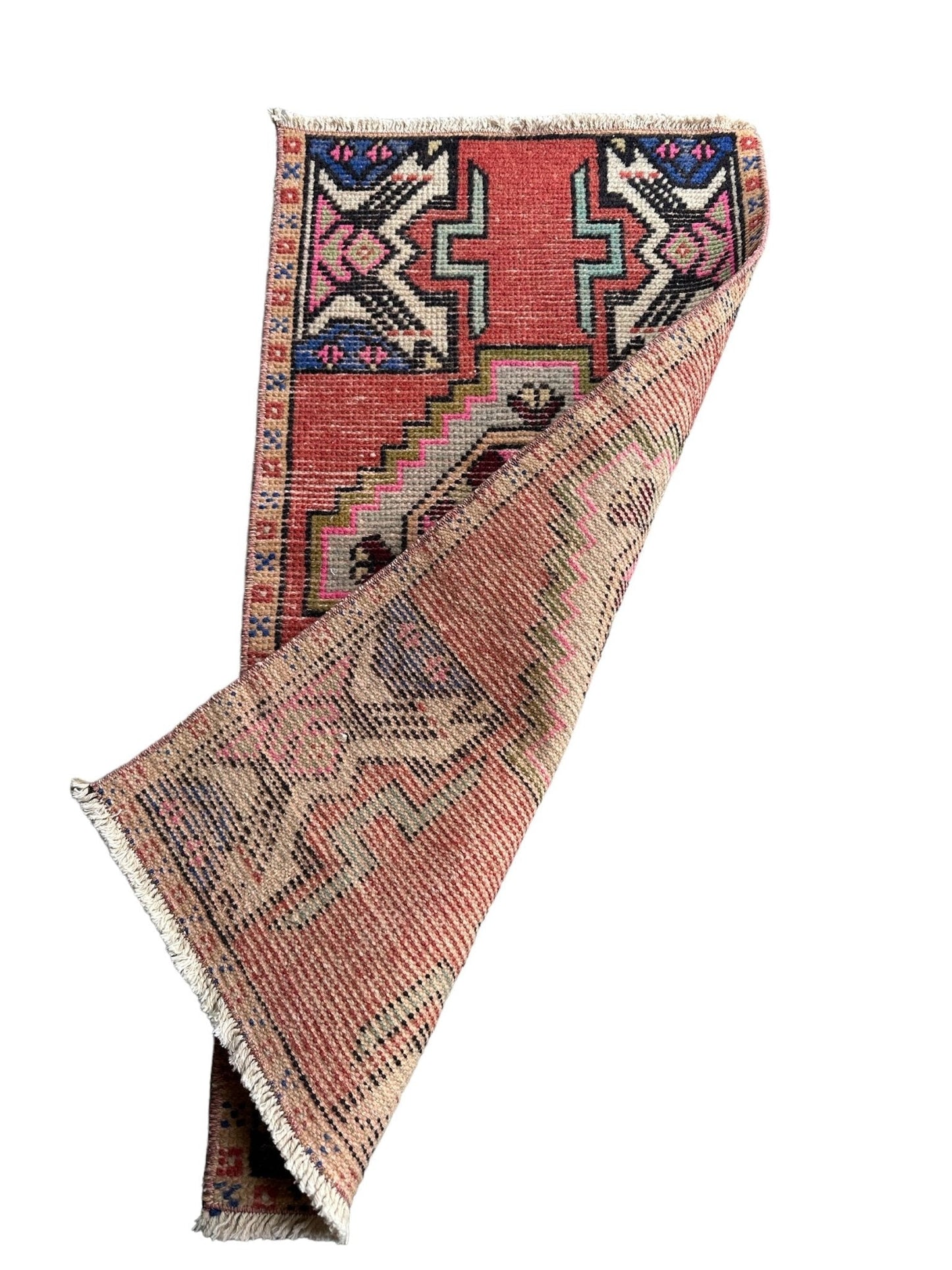 Small Anatolian Vintage Area Rug - The Art of Broken Pieces