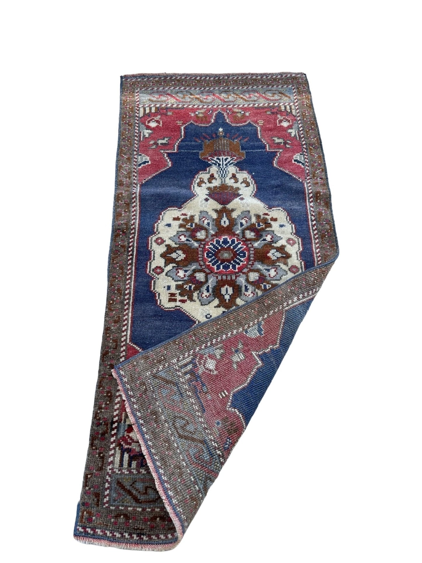 Vintage Central Anatolian Taspinar Rug - The Art of Broken Pieces