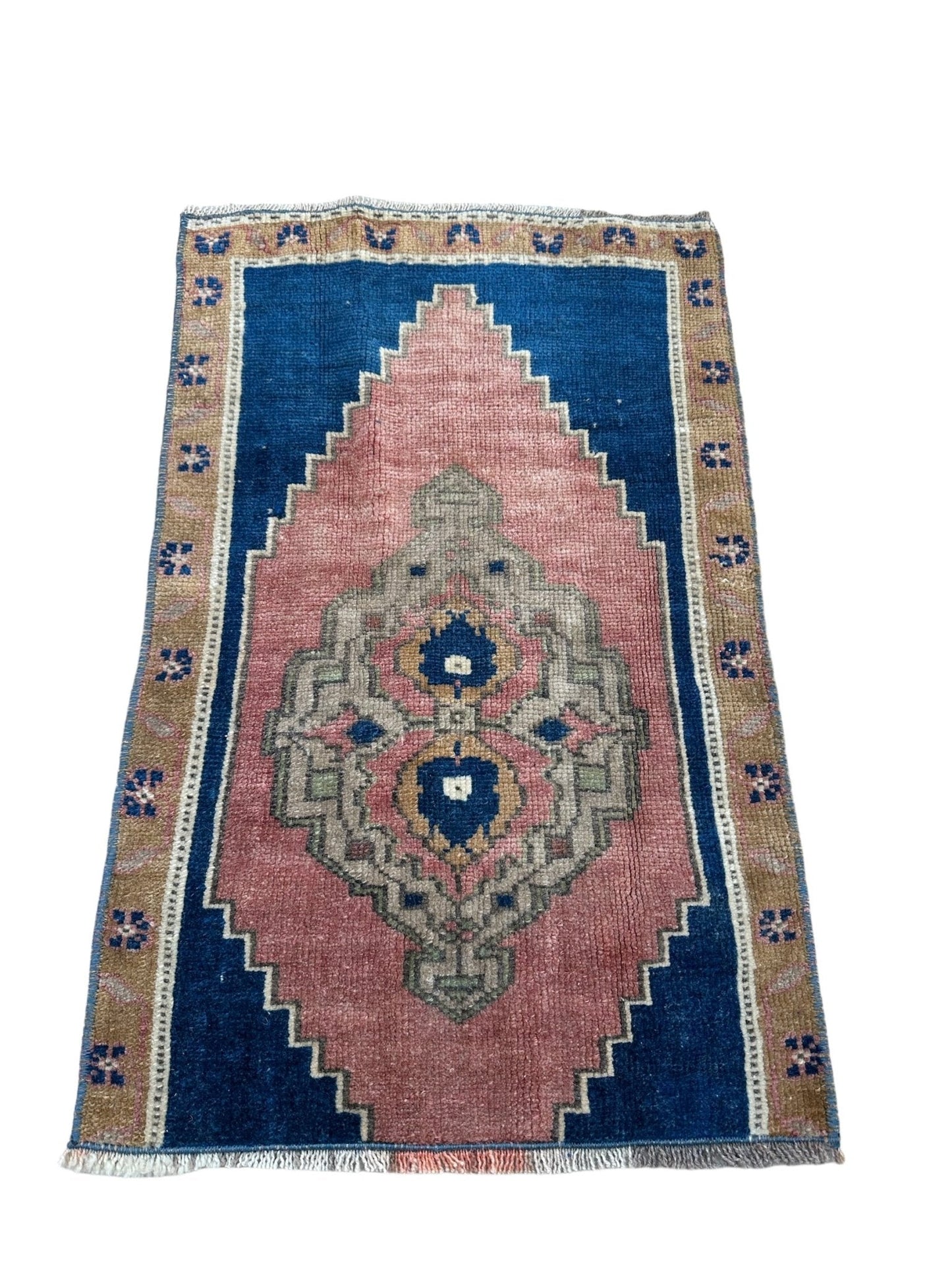 Vintage Mini Oushak Rug - The Art of Broken Pieces