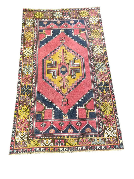 Turkish Vintage Yahyali Rug - The Art of Broken Pieces