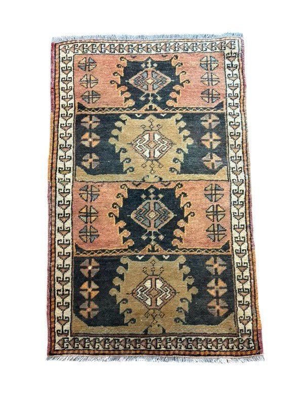 Vintage Turkish Oushak Wool Rug - The Art of Broken Pieces